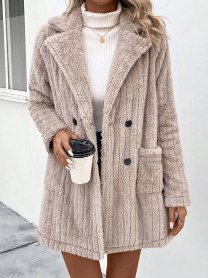 "Manteau chic et douillet pour l'hiver élégant."