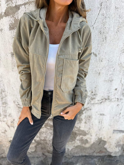 Veste avec fermeture éclair et poches, style décontracté parfait pour un usage quotidien.